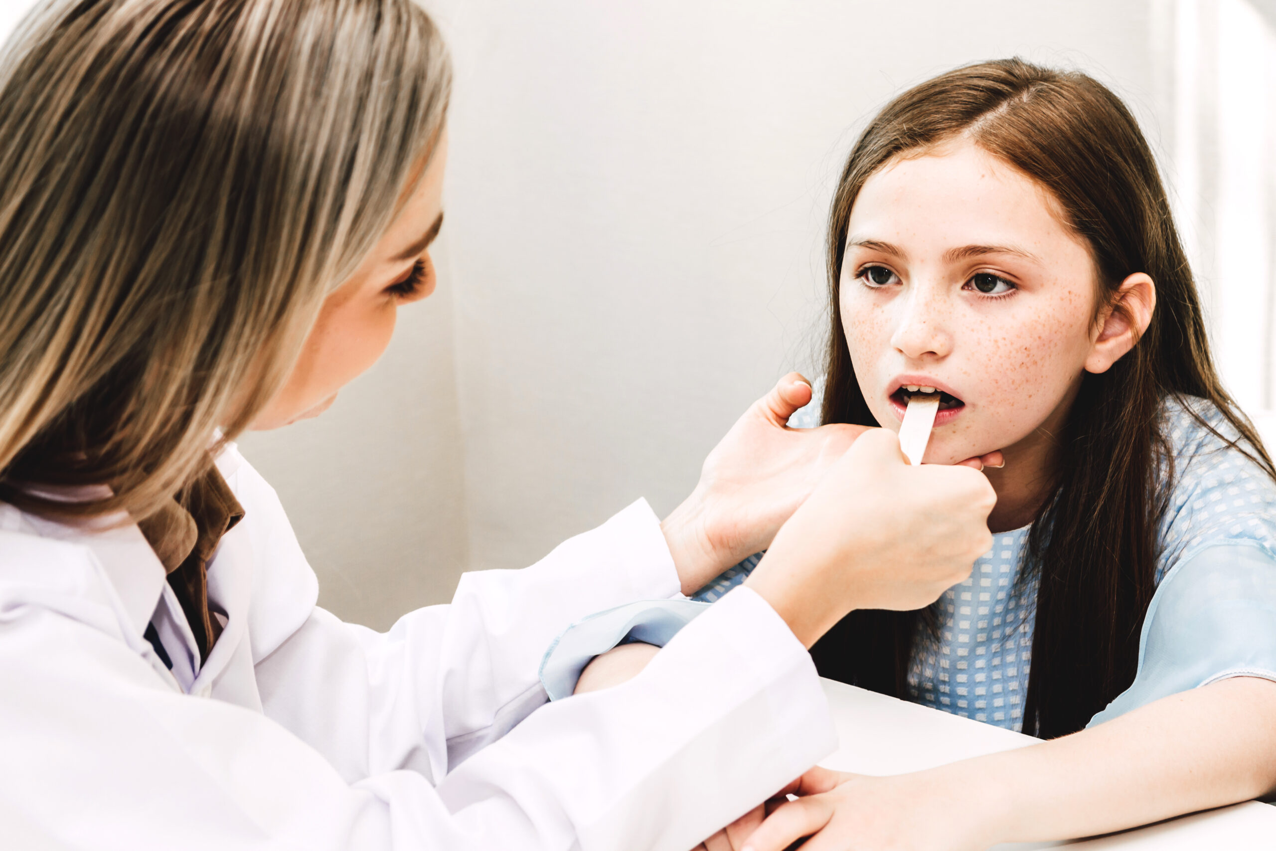 Opryszczkowe zapalenie jamy ustnej. Jak objawia się u dzieci?