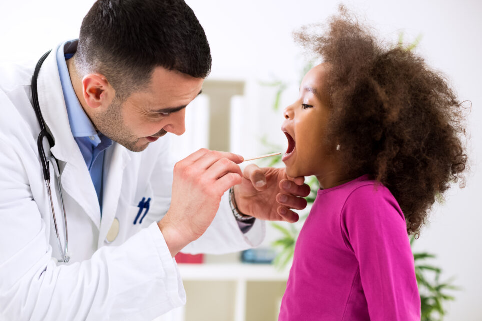 Opryszczkowe zapalenie jamy ustnej. Jak objawia się u dzieci?