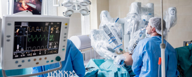 Pierwsza taka operacja w Polsce, druga na świecie! Na czym polega przewaga chirurgii robotowej?